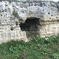 Simboli religiosi nelle grotte del neolitico a Gravina.